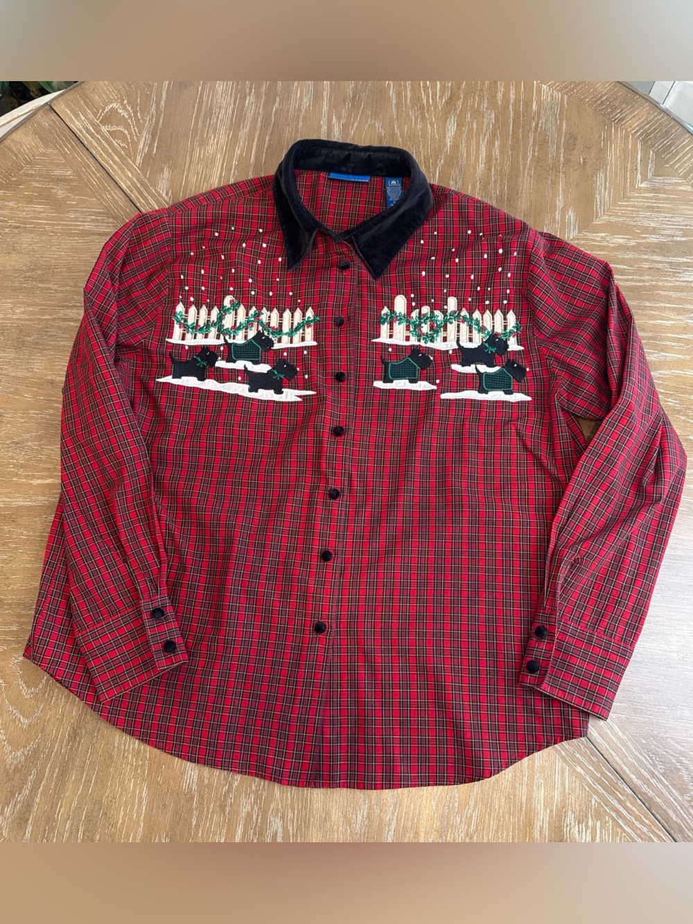 Vintage Karen Scott Plaid Holiday Button Up Shirt velvet Black Collar and button